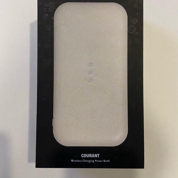 New in Box Courant Carry Wireless Charging Bank for Phones - Picture 5 of 16